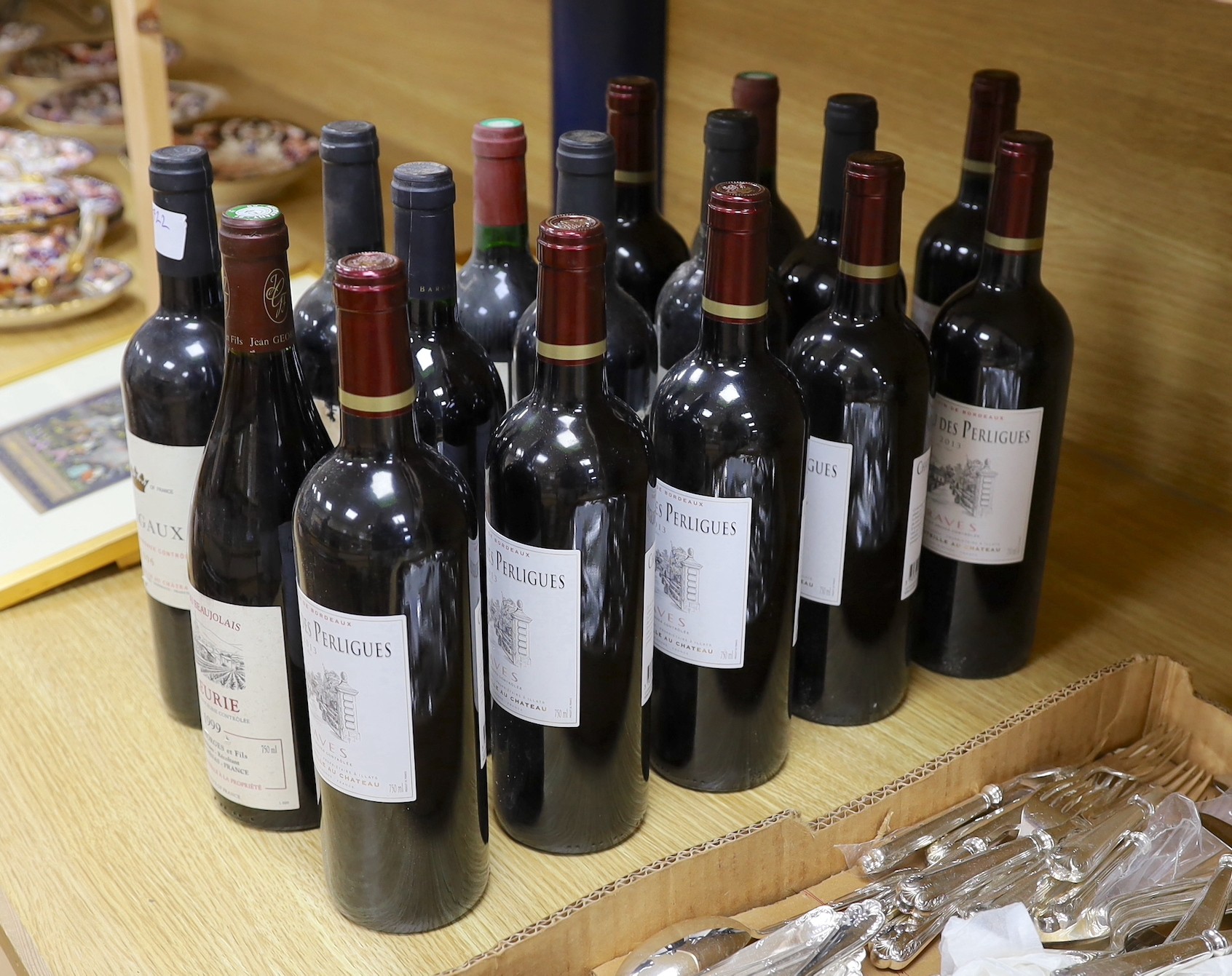 16 various bottles of red wine to include 7 bottles of Chateau des Perligues 2013, 5 bottles of Margaux 2006, etc.